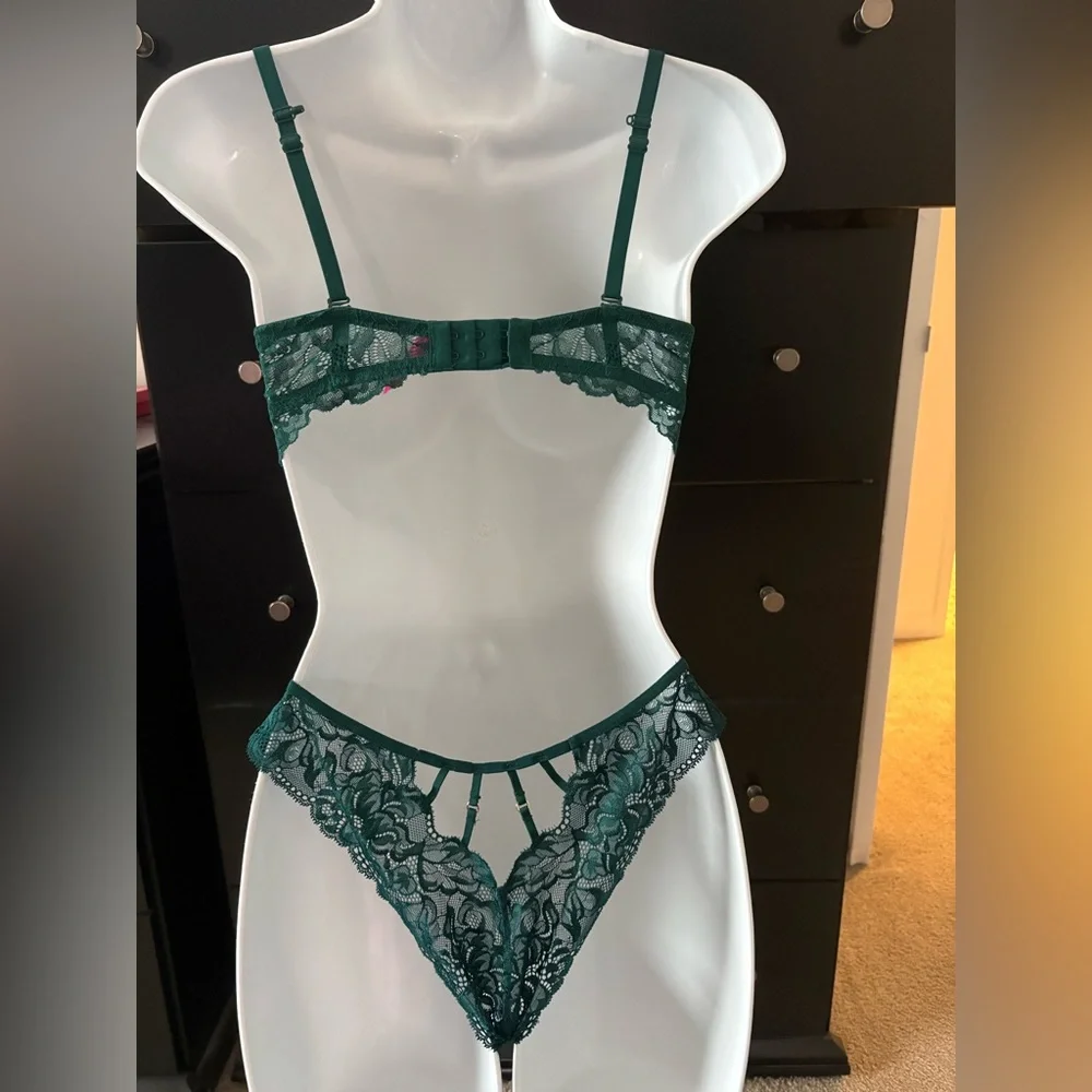 La SENZA Ultimate Plunge Dark Emerald Lace Plunge Bra & Bikini Set - Picture 2 of 9